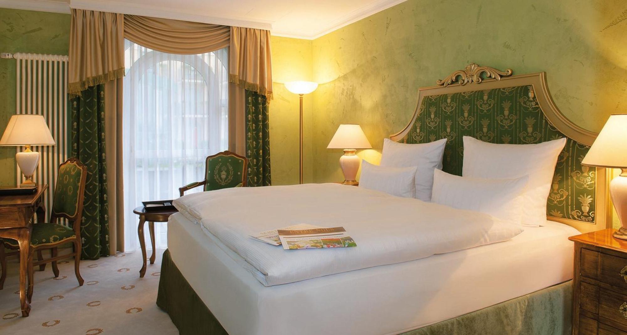 Victor'S Residenz-Hotel Schloss Berg Nennig Cameră foto A room at the hotel