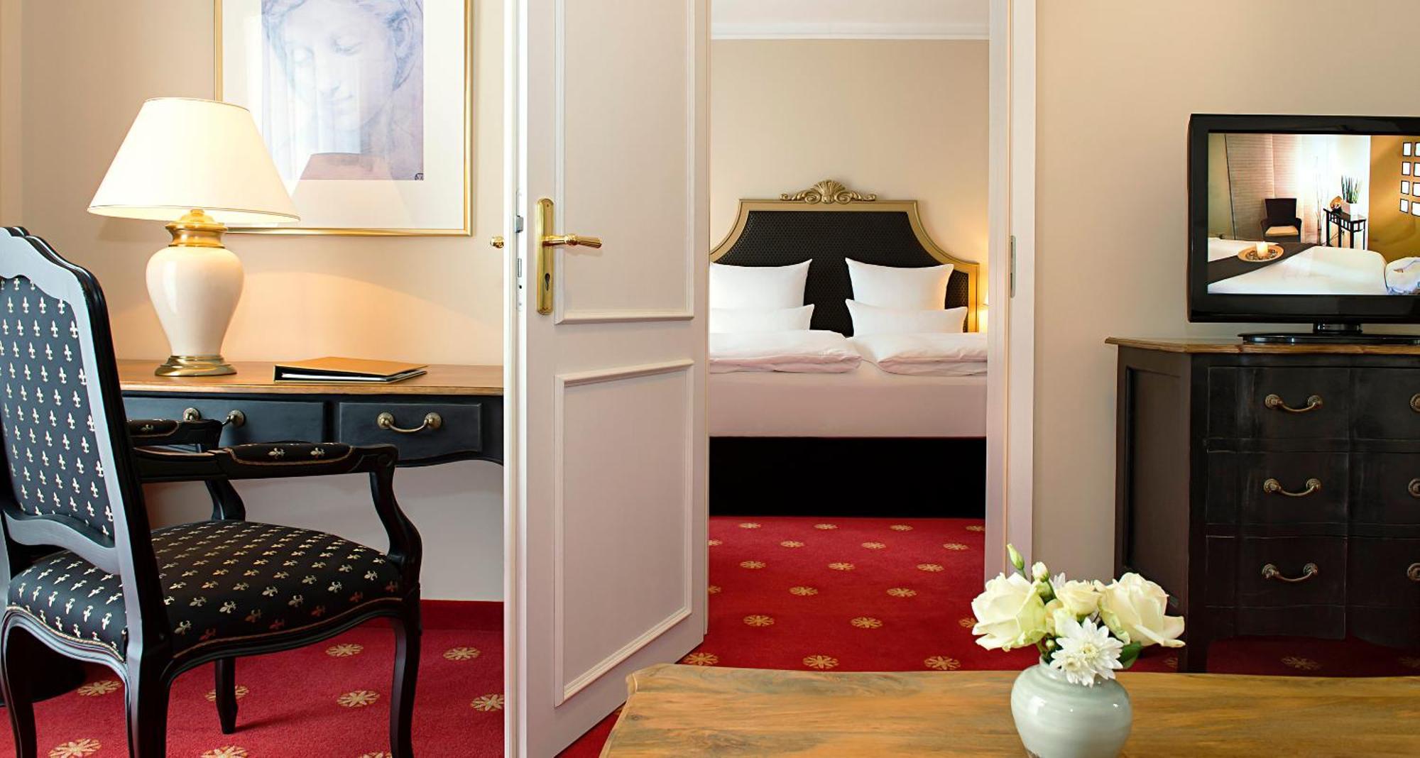 Victor'S Residenz-Hotel Schloss Berg Nennig Cameră foto A suite at the Hotel de France