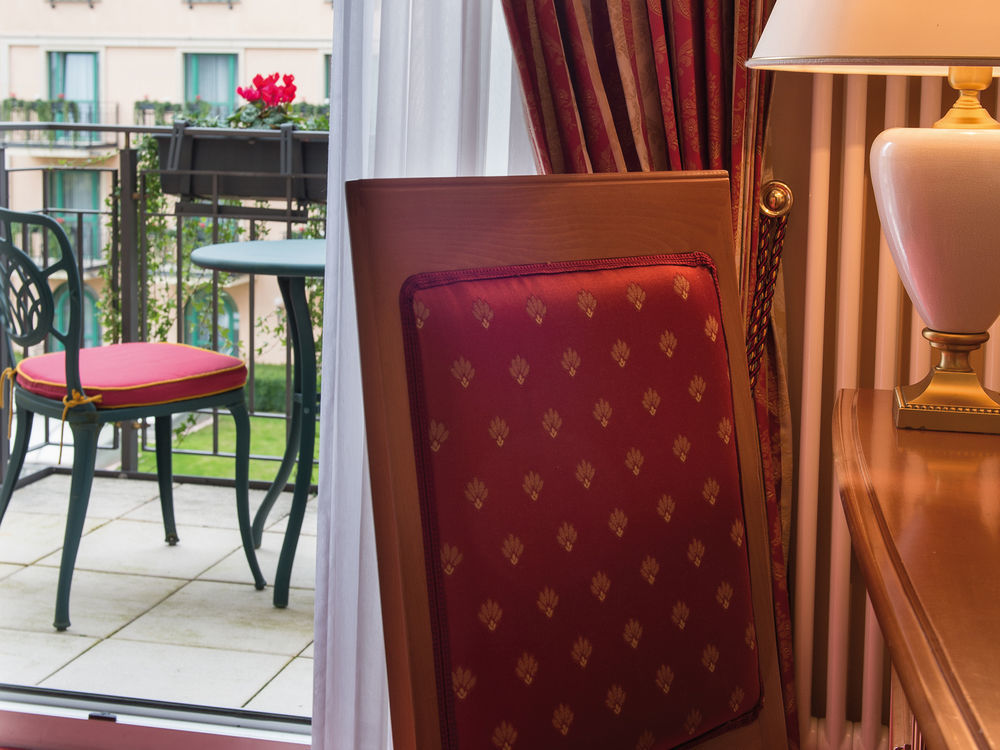 Victor'S Residenz-Hotel Schloss Berg Nennig Exterior foto A room at the hotel